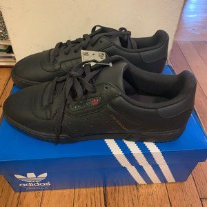 Yeezy powerhase core black size 9.5
